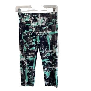 Alo Yoga Capri Leggings. S teal color y black